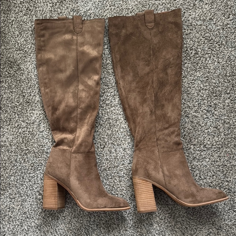 VICI Suede Knee-High Boots Women’s 8
